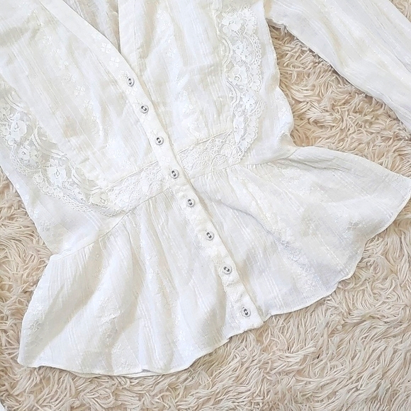 Majorelle Lace Flare Sleeve Blouse - Picture 3 of 11